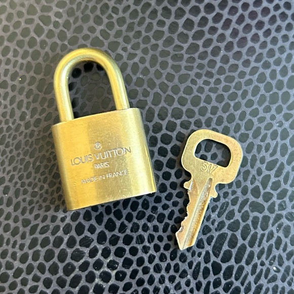 EUC Louis Vuitton Lock & Key #317 - Picture 3 of 3